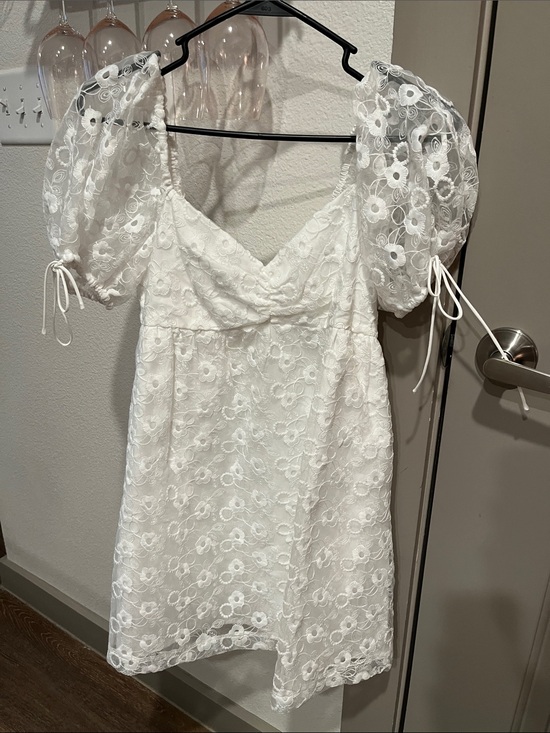 Dresses & Skirts - White Floral Lace Puff-Sleeve Boutique Dress